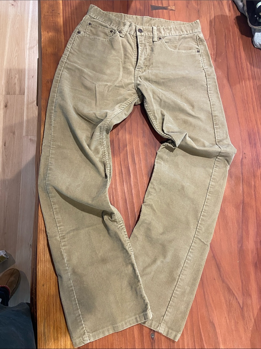 Levi’s 505 Corduroy in khakhi